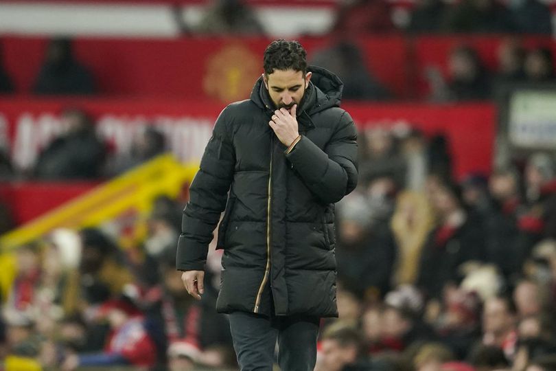 Manchester United Dipermalukan Grimsby: Fans Mulai Berang, Era Bulan Madu Amorim Berakhir?