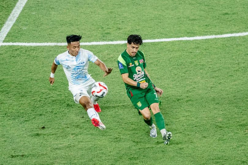 library_upload_21_2025_08_996x664_persebaya-surabaya_b0d07c9