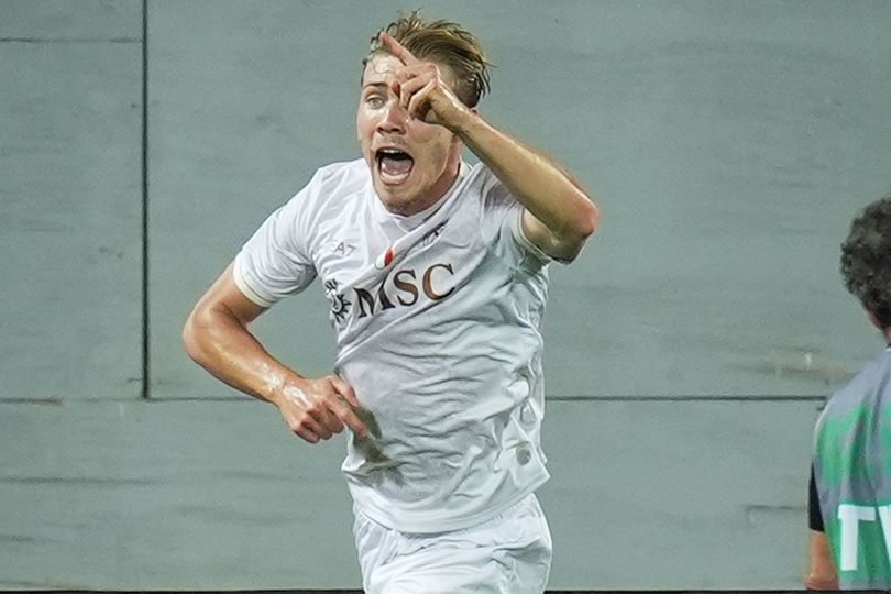 Rasmus Hojlund Kembali ke Manchester, Siap Jadi Starter Napoli Lawan Manchester City di Liga Champions