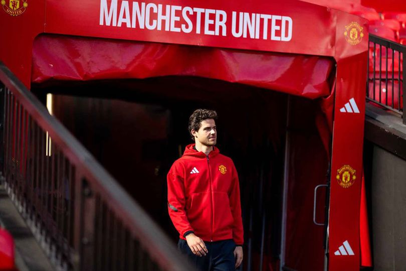 Onana Pindah ke Turki, Senne Lammens atau Altay Bayindir yang Jadi Kiper Utama MU?