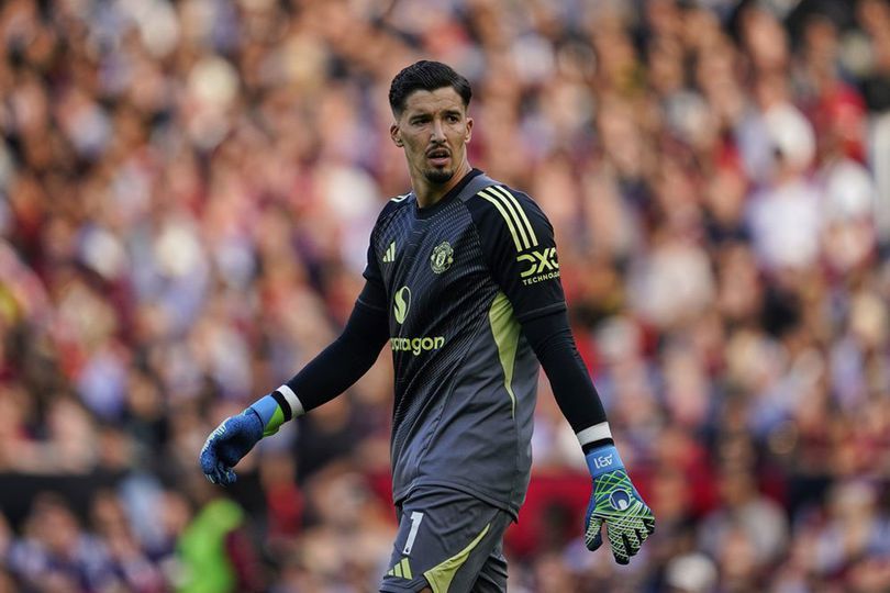 Meski Dicadangkan, Altay Bayindir Tunjukkan Sikap Berkelas Usai Posisi Utama Direbut Senne Lammens