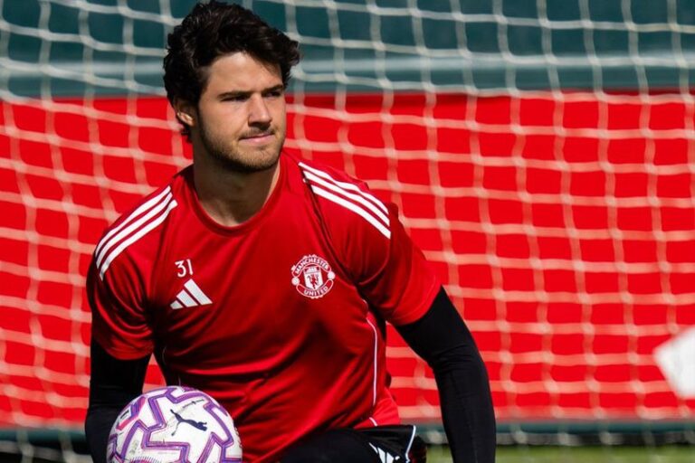 Sebulan Jadi Pemain Manchester United, Senne Lammens: Semuanya Sangat Berbeda!