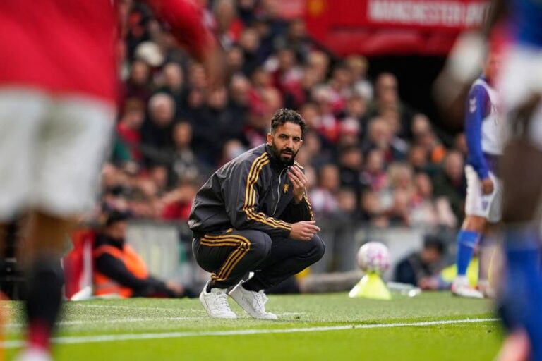 Sosok Pelatih Ini Disebut Bisa Selamatkan Manchester United dari Keterpurukan