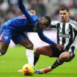 Kontroversi Newcastle vs Chelsea: Mengapa VAR Tak Berikan Penalti untuk Tuan Rumah?