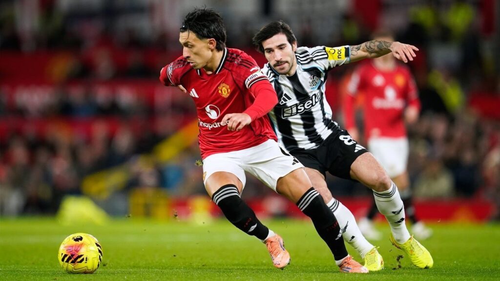 Man Utd vs Newcastle: Lisandro Martinez Beruntung Lolos Hukuman Penalti