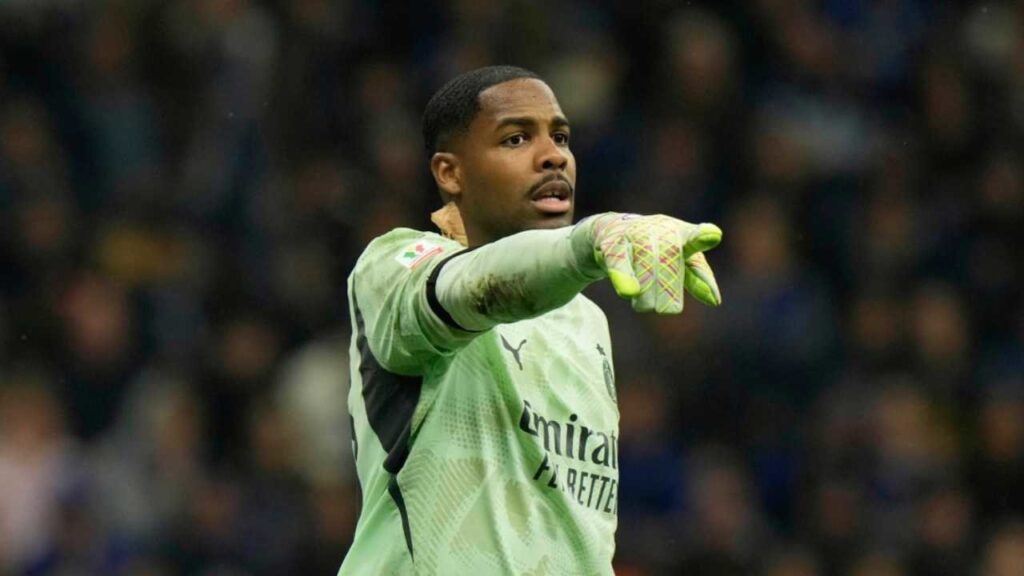 Tolak Chelsea dan MU, Mike Maignan Akhirnya Pilih Gaji Sederhana di AC Milan?