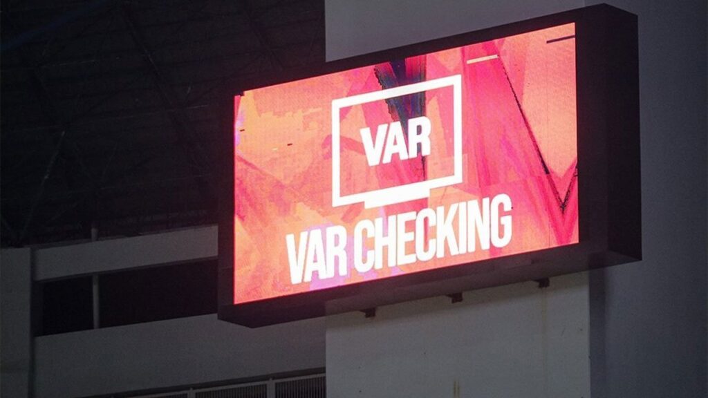 Analisis Kesalahan VAR di Premier League 2025/26: Man United Paling Dirugikan, Siapa yang Paling Diuntungkan?
