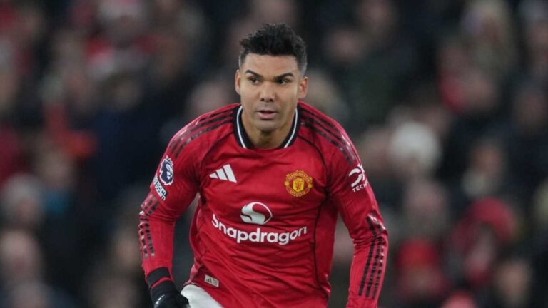 Casemiro Tampil dengan Mata Lebam, Cedera Wajah Warnai Musim Terakhirnya di Man United